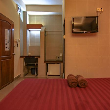 Bar Oz Riverside Guesthouse Phnom Penh Dış mekan fotoğraf