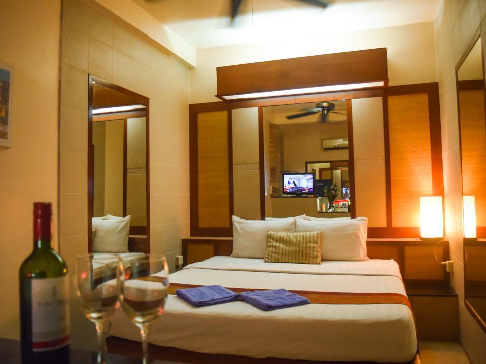 Bar Oz Riverside Guesthouse Phnom Penh Dış mekan fotoğraf