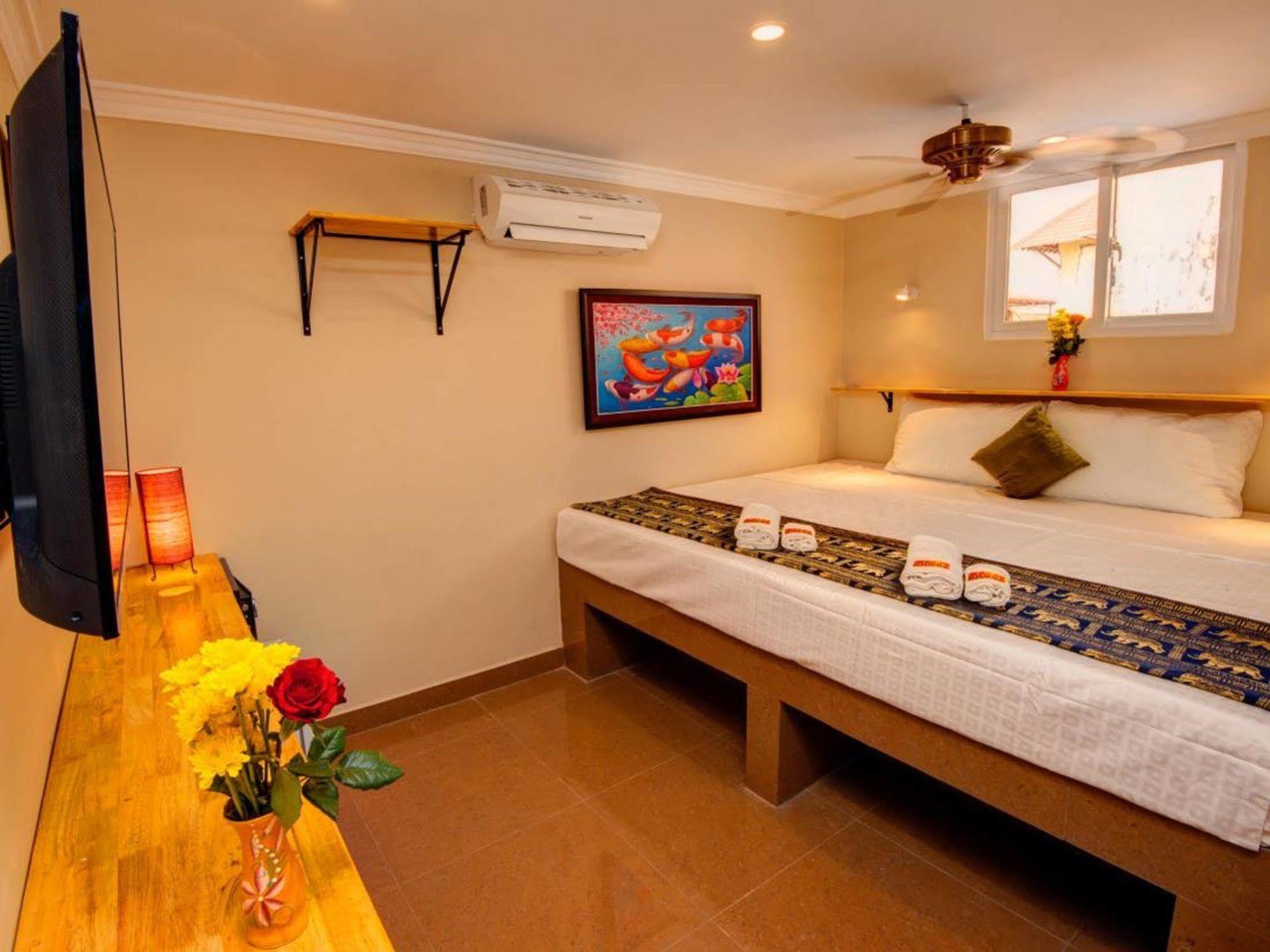 Bar Oz Riverside Guesthouse Phnom Penh Dış mekan fotoğraf