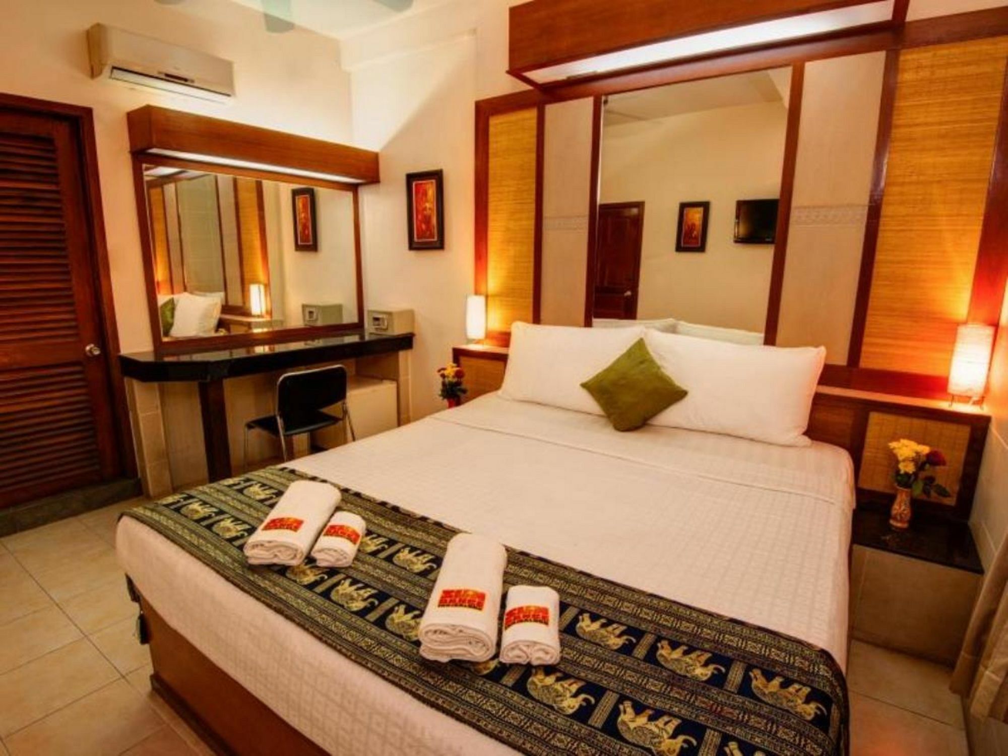 Bar Oz Riverside Guesthouse Phnom Penh Dış mekan fotoğraf